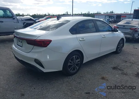 2024 Kia Forte Lxs z USA, uszkodzony, nr VIN 3KPF24AD2RE826334